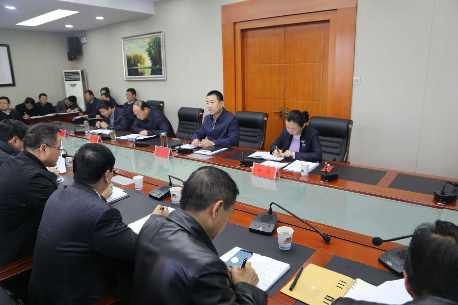 张龙杰主持召开全县前三季度经济形势分析会暨县政府集体约谈会