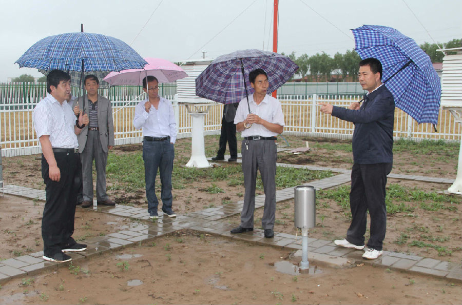 张龙杰看望受灾群众并检查指导防汛工作