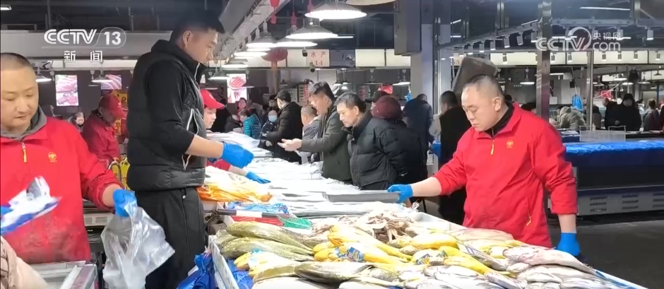 各地果蔬年货市场货足价稳 “菜篮子”新春保供“不断档”