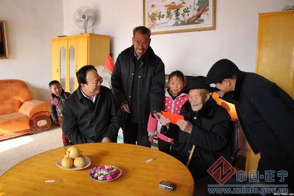 李银来我县慰问老党员和生活困难群众