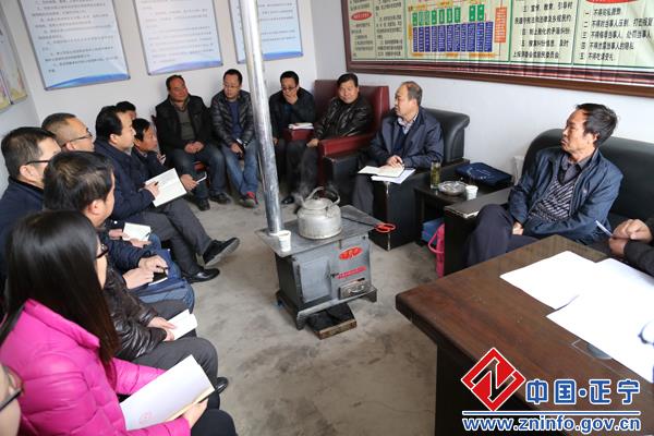 张国珍曹世民在孟河村召开精准扶贫精准脱贫座谈会