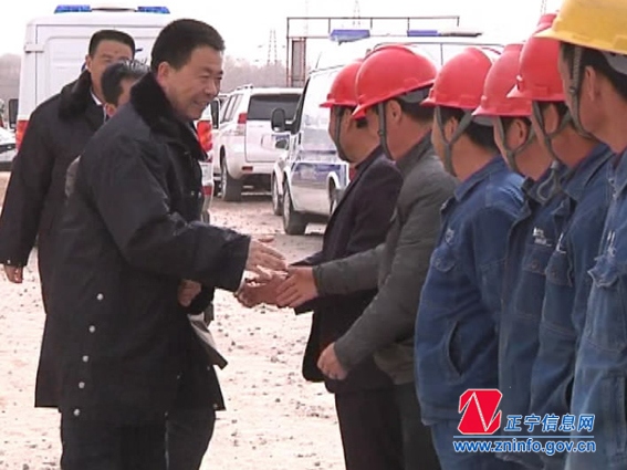 县长张龙杰看望慰问核桃峪矿井施工事故救援工作人员