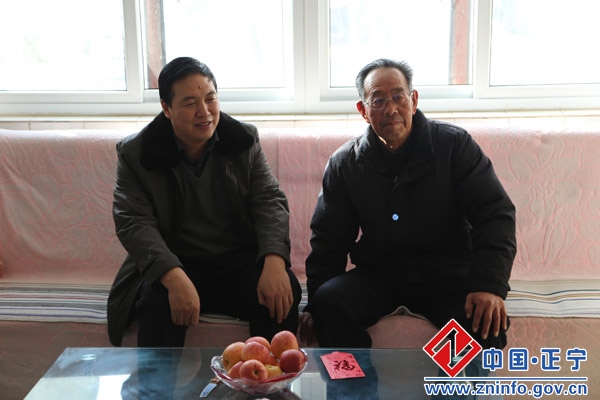 蔡文辉慰问离退休老干部