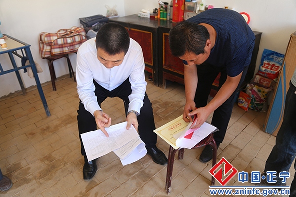 张龙杰赴三嘉乡松树坪村督查精准扶贫工作