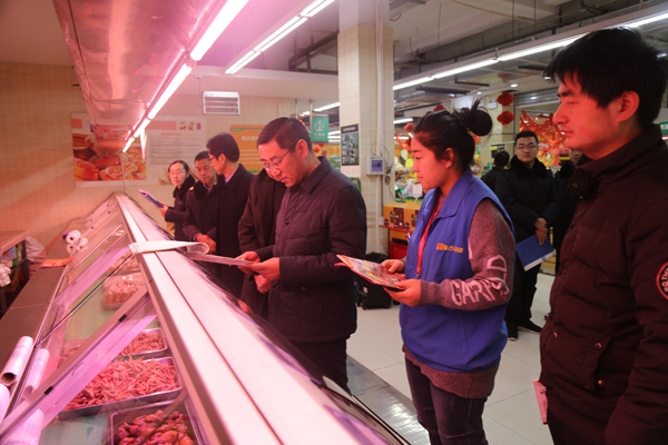 何子通检查春节期间食品药品安全工作