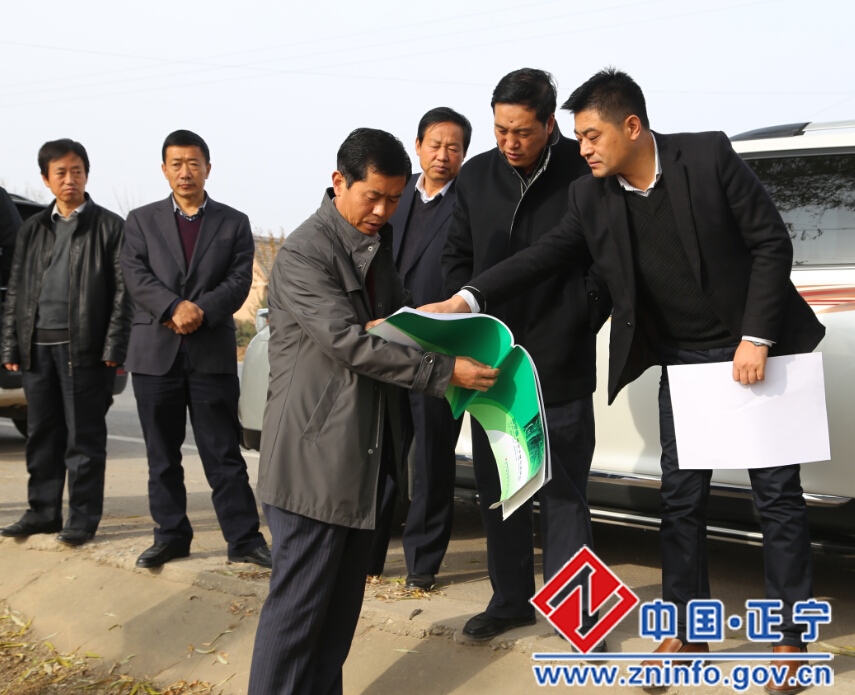 QQ截图20141123165710.jpg 蔡文辉现场勘察村镇重点项目建设选址情况