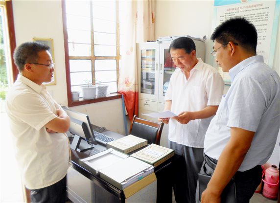 周宏杰一行视察永和镇安全生产工作