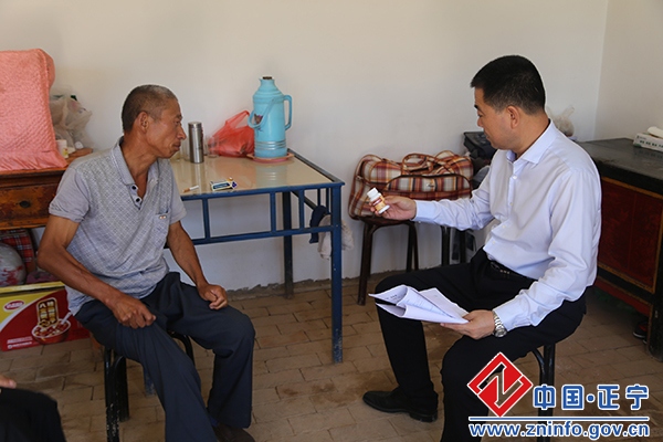 张龙杰赴三嘉乡松树坪村督查精准扶贫工作