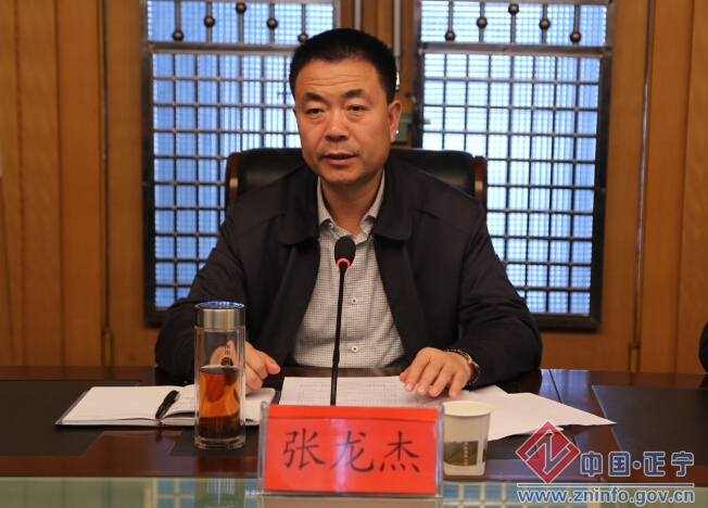 张龙杰主持召开县政府党组学习党的十八届四中全会精神专题会议