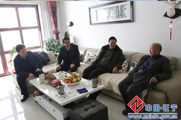 蔡文辉慰问离退休老干部