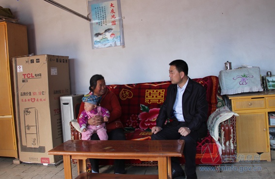 张龙杰在湫头乡湫头村开展“双联”活动