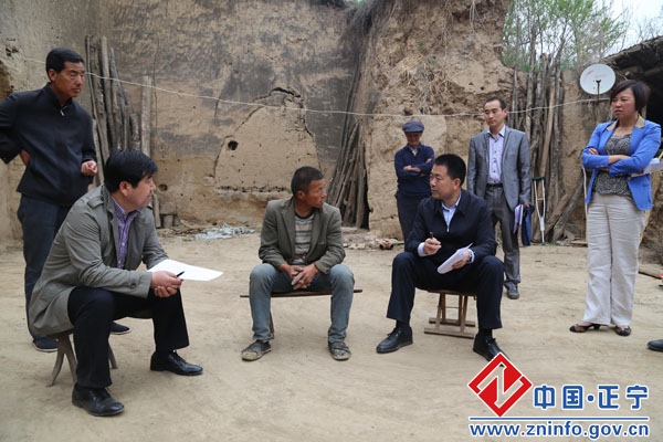 320.jpg 张龙杰调研西坡乡韩坳村扶贫攻坚工作