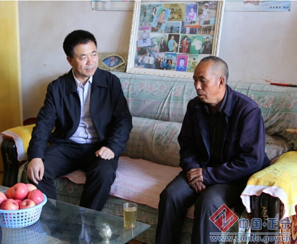 张龙杰赴湫头三嘉开展“走进贫困村共度扶贫日”主题实践活动