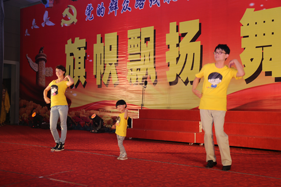 正宁县委机关举办党的群众路线教育实践活动机关职工文艺展演