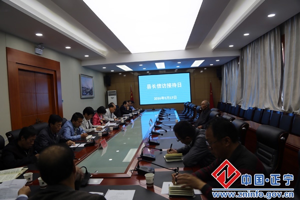 IMG_7686.jpg 石芳主持开展“县长信访接待日”活动