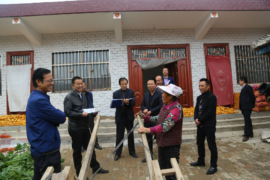 张龙杰督查调研全县脱贫攻坚工作