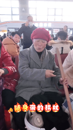 开包！这届农民工老乡过年回家都带啥？