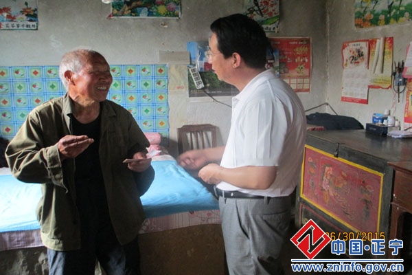 梁环平“七一”前夕看望慰问困难党员