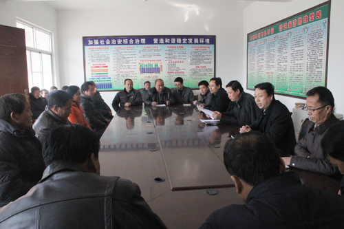 蔡文辉深入解家川村开展群众路线教育实践活动