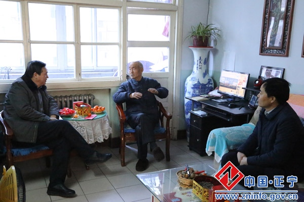 蔡文辉慰问离退休老干部