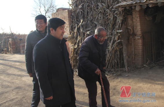 曹育铮走访慰问困难群众