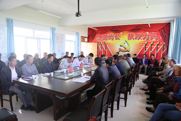 马光荣指导宋畔村专题组织生活会