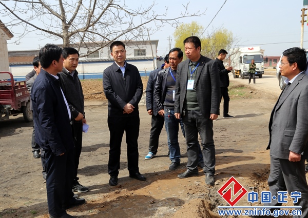 张龙杰督查甜罗高速正宁段和南罗公路建设工作