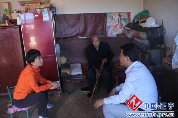 石芳慰问抗战老兵