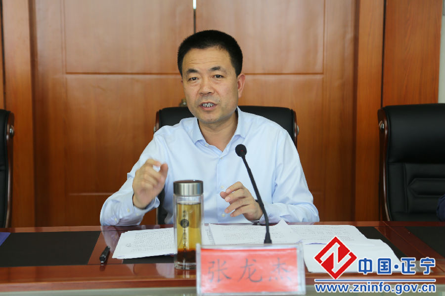 IMG_10791.jpg 张龙杰主持召开县政府十六届第四十四次常务会议