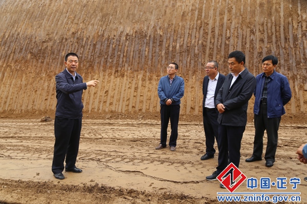 5.jpg 张龙杰督查全县公路建设工作