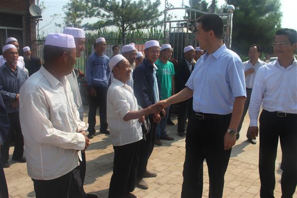 张龙杰“尔德节”慰问回族群众