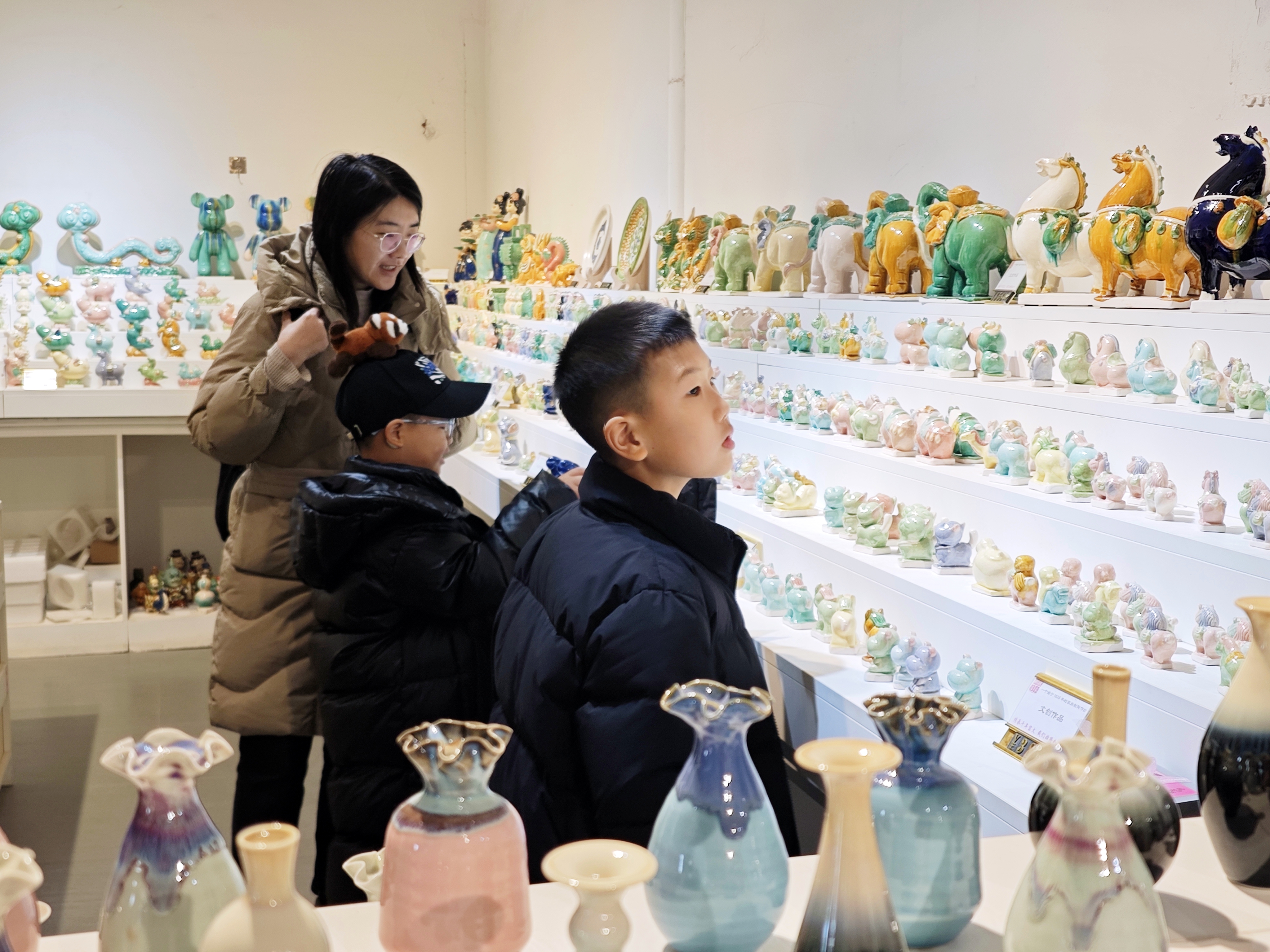 新春走基层丨三彩小镇“找马”记