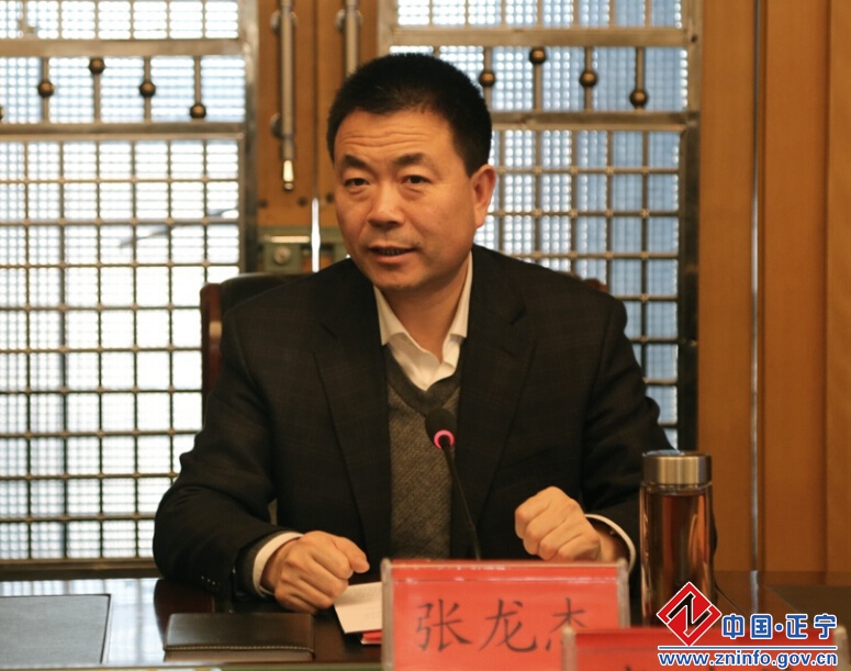 ddd副本.jpg 张龙杰主持召开县十六届人民政府第27次常务会议