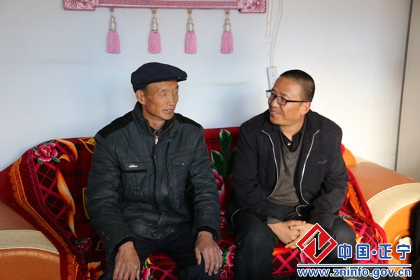 县政府办公室组织干部职工深入联系点开展帮联活动