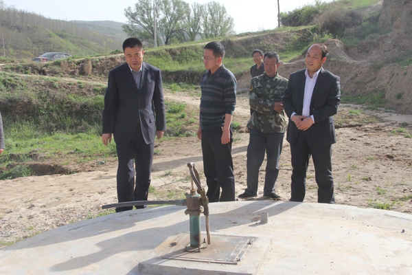 张龙杰深入帮扶联系点开展调研　　