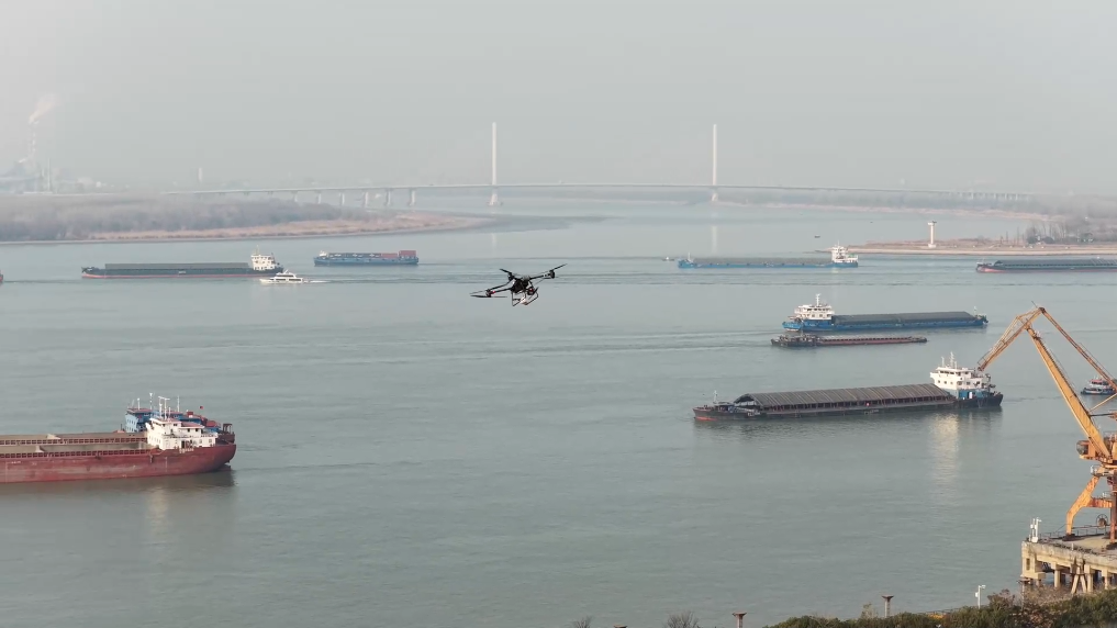 不停船也能点外卖 长江外卖插上“飞行翅膀”