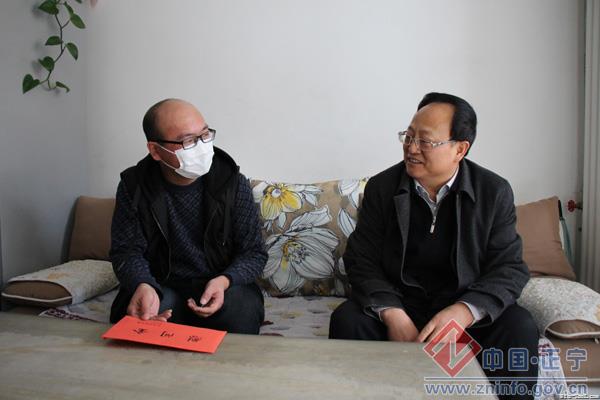 李银来我县慰问老党员和生活困难群众