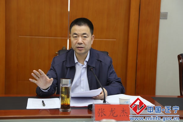 70.jpg 张龙杰主持召开县十六届人民政府第41次常务会议