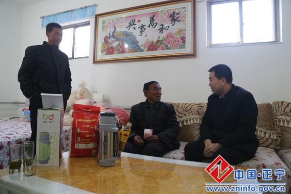 张龙杰看望慰问困难群众和离休老干部