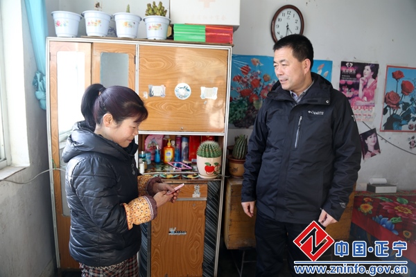 张龙杰慰问离退休老干部及城乡困难群众