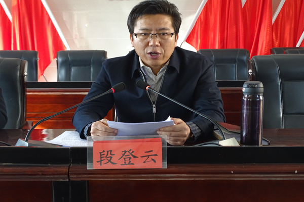 段登云深入榆林子镇宣讲党的十八届六中全会精神