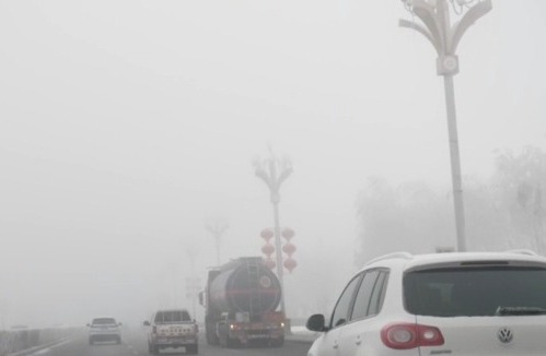 雾天行车灯光、辅助驾驶咋用？记住这几点