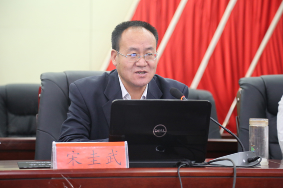 正宁县举办“三农”问题专题报告会