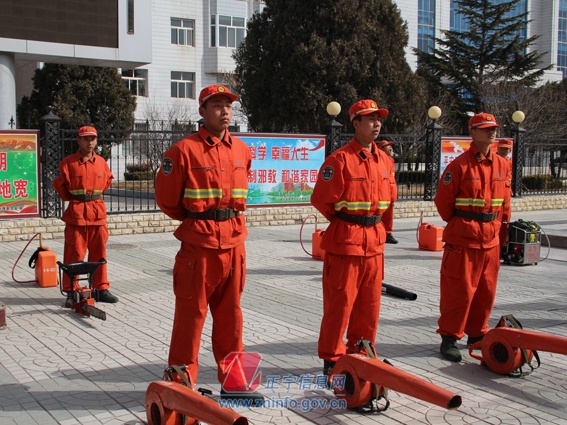 正宁县“3.12植树节”开展森林防火宣传
