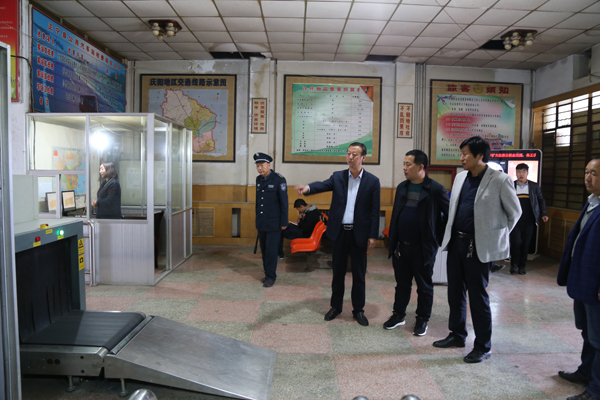 郑新锋督查国庆节前安全生产工作