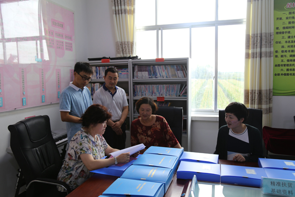 省老龄办主任卢琼华来我县督查老龄工作