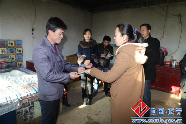 石芳看望慰问患病特困群众