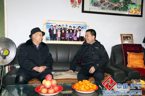 张龙杰慰问离退休老干部及城乡困难群众