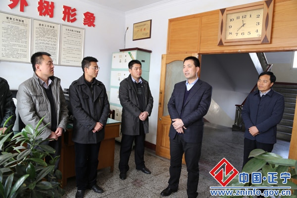 张龙杰春节后看望慰问县政府机关干部职工