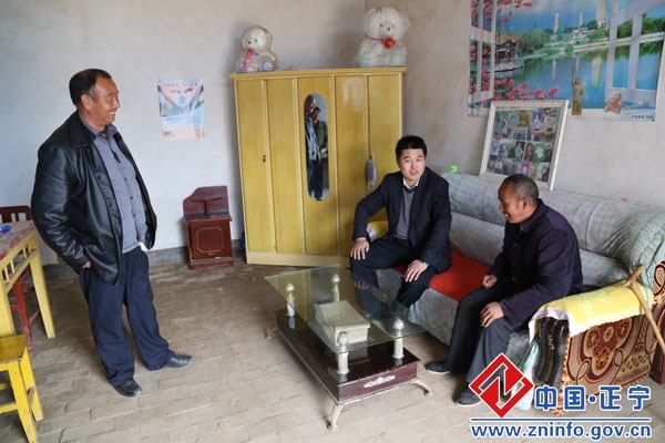 县政府办公室组织干部职工深入联系点开展帮联活动